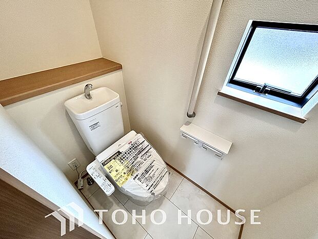 清潔な空間であって頂けますように、目に留まるだけではなく、汚れをふき取り易いフロアと壁紙をチョイス。