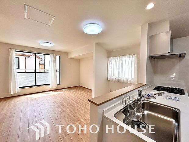 作り手の「気持ちの良いリビングでお過ごししていただきたい」という思いを感じさせます。