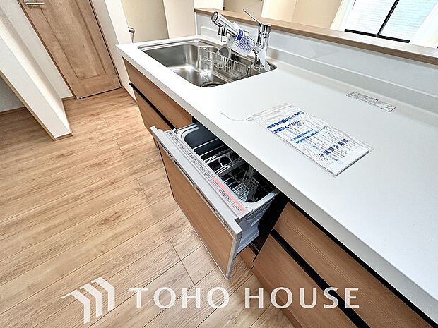 高温水や高圧水流を使う事で効率よく食器洗浄できます。殺菌効果も高いので哺乳瓶等を洗う際にも便利です。