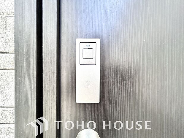 防犯対策への意識が高まっている最近では、補助錠として鍵穴のない電子錠を選ぶ方も増えています。