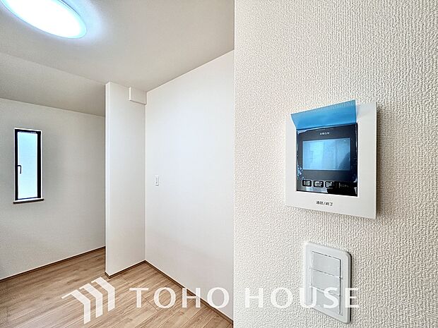 お子様の留守番時にも重宝する必須防犯アイテムです。留守中＆在宅中も「見える安心」がそこにあります。