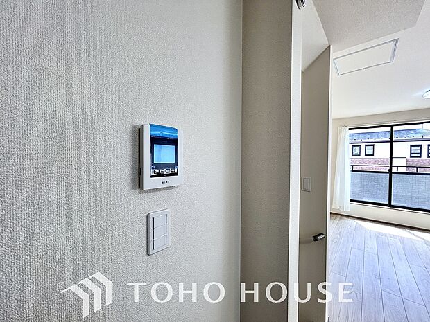 お子様の留守番時にも重宝する必須防犯アイテムです。留守中＆在宅中も「見える安心」がそこにあります。