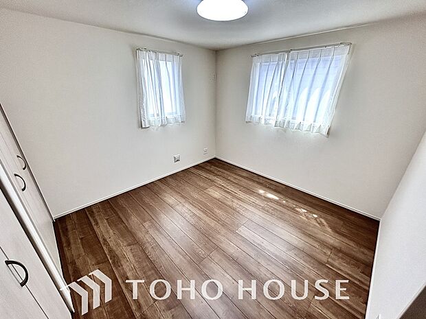 一日の疲れを癒やしてくれる主寝室。時を忘れて過ごす場所として過ごせるお部屋。