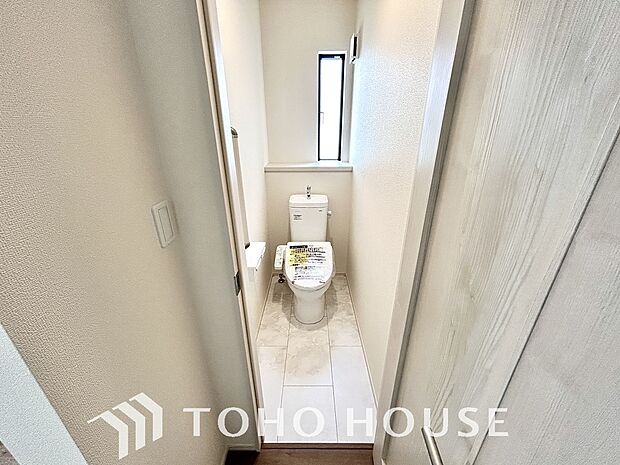 清潔な空間であって頂けますように、目に留まるだけではなく、汚れをふき取り易いフロアと壁紙をチョイス。