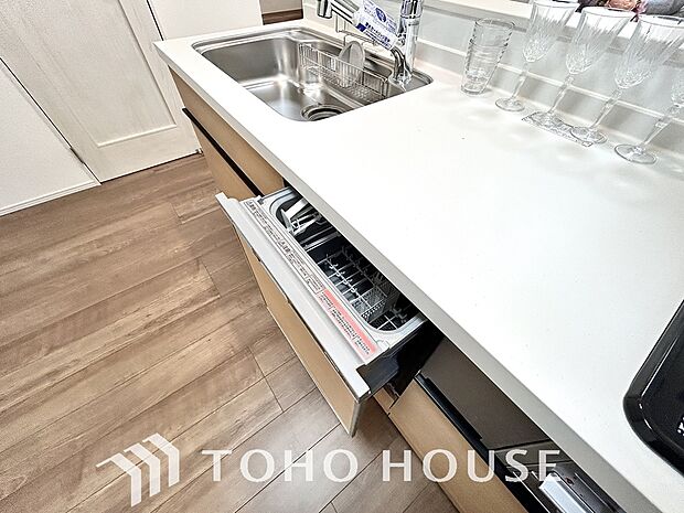 高温水や高圧水流を使う事で効率よく食器洗浄できます。殺菌効果も高いので哺乳瓶等を洗う際にも便利です。