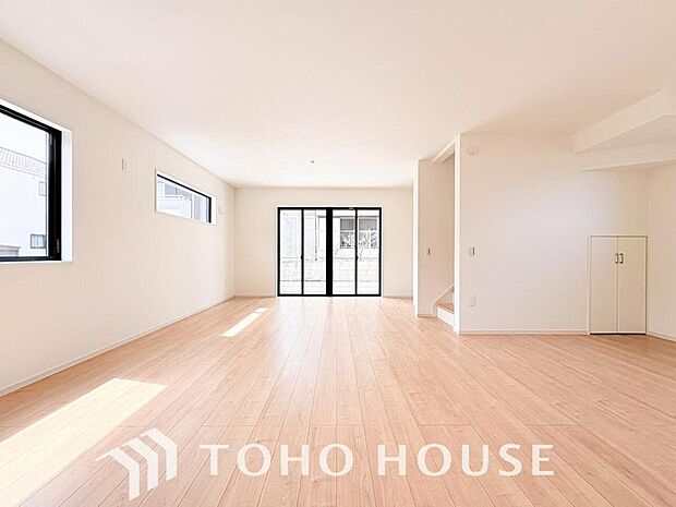 光が注がれる青い空から鮮やかに赤色にゆっくりと染まる。そんな優しい時間がここでは流れてゆく。