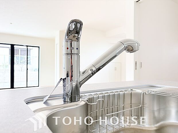 安全でおいしい水を手軽に。ボタンひとつで浄水と原水に切り替えられる浄水器一体型水洗を使用。