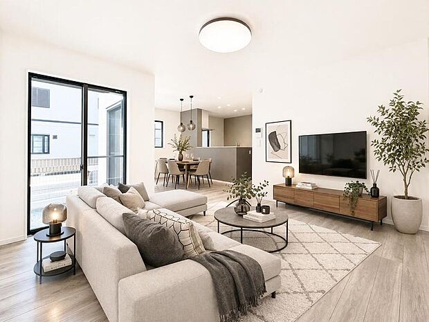 明るく穏やかな空気の中で飲んだり、食べたり、笑ったり。一日の中で多くの時間を過すことになるリビング。