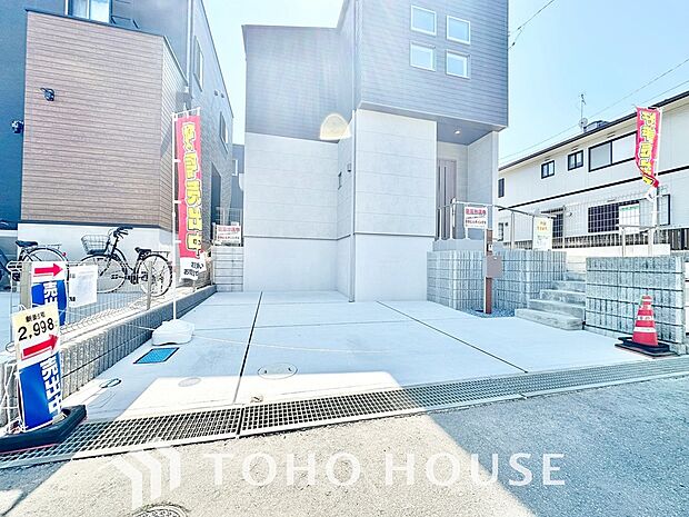 マンションとは違う敷地内駐車。ご主人様のお車のお手入れにも気合が入りますね。