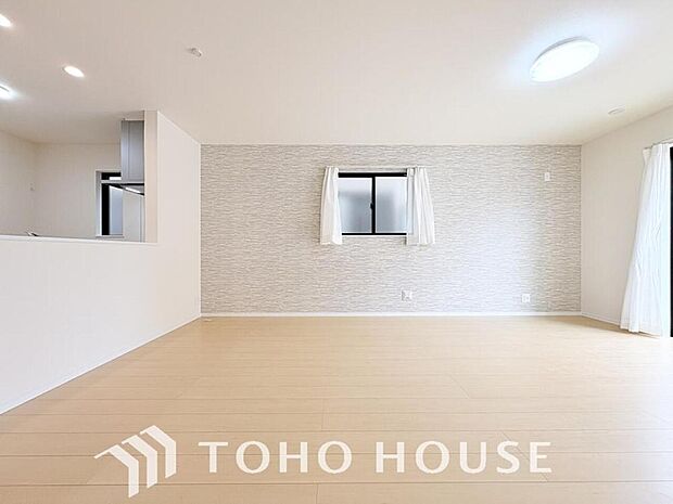 作り手の「気持ちの良いリビングでお過ごししていただきたい」という思いを感じさせます。