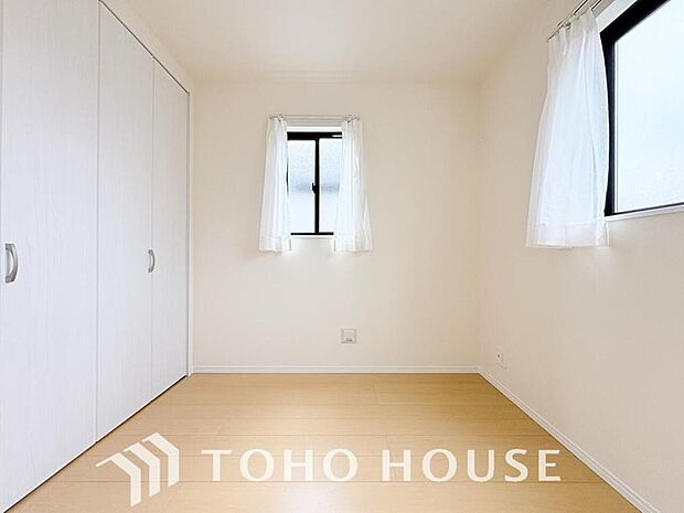 白を基調とした室内は、明るい住空間を造り出すだけでなく、清潔感をもたらしてくれます。