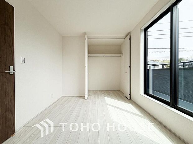 一日の疲れを癒やしてくれる主寝室。時を忘れて過ごす場所として過ごせるお部屋。