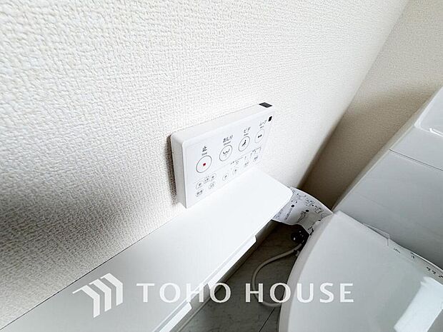トイレには快適な温水洗浄便座付