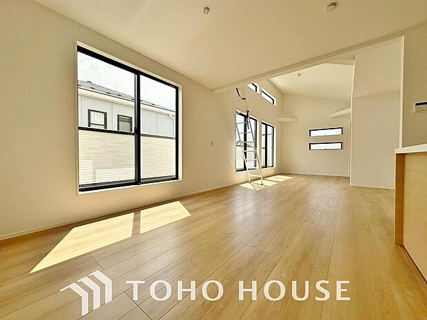 造りこんだ空間演出の妙が生み出す光と質のハーモニーはこの住宅のクオリティの良さを実感させてくれます。