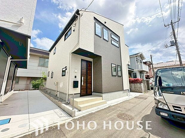 マンションとは違う敷地内駐車。ご主人様のお車のお手入れにも気合が入りますね。