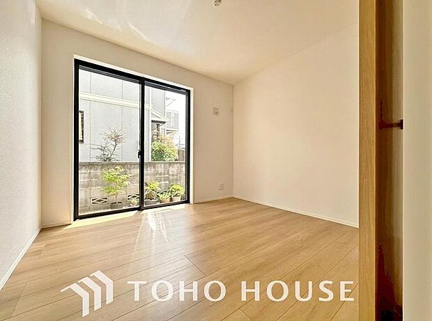 一日の疲れを癒やしてくれる主寝室。時を忘れて過ごす場所として過ごせるお部屋。