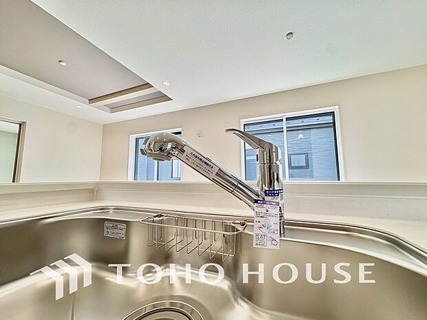 安全でおいしい水を手軽に。ボタンひとつで浄水と原水に切り替えられる浄水器一体型水洗を使用。