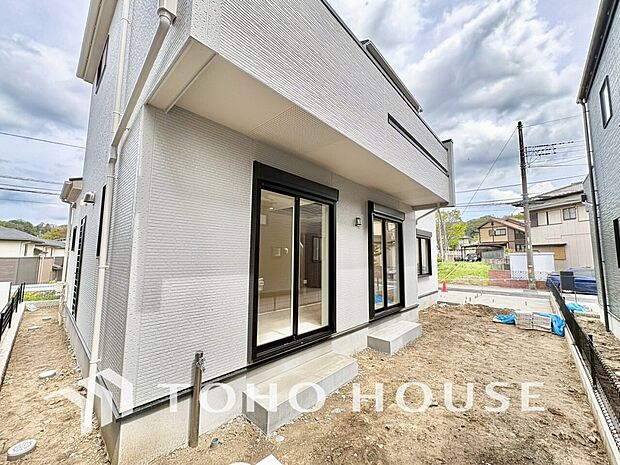 日当たりも良く、家庭菜園や植栽を育てるのに適したお庭はこれからの生活に緑という癒しを与えてくれます。