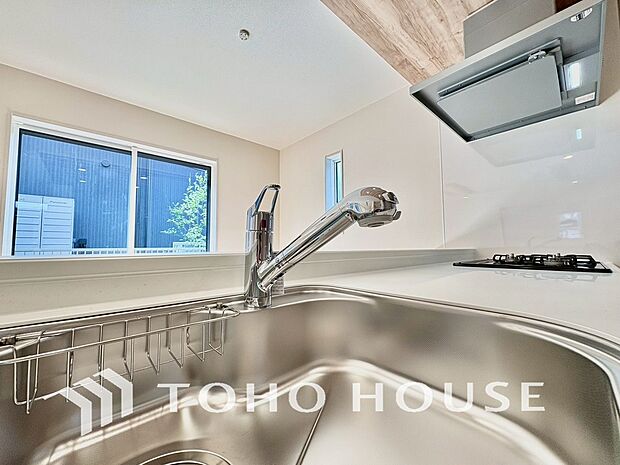 安全でおいしい水を手軽に。ボタンひとつで浄水と原水に切り替えられる浄水器一体型水洗を使用。