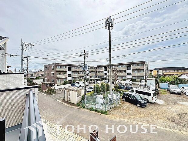 その豊かな眺望にふさわしい空間には、通風・採光にも優れ、心地よい光と風があふれています。