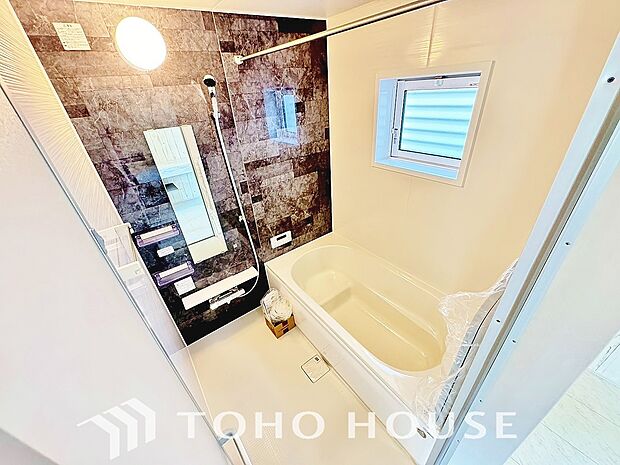 心地よいバスタイムを演出する浴室はゆとりあるサイズを採用。