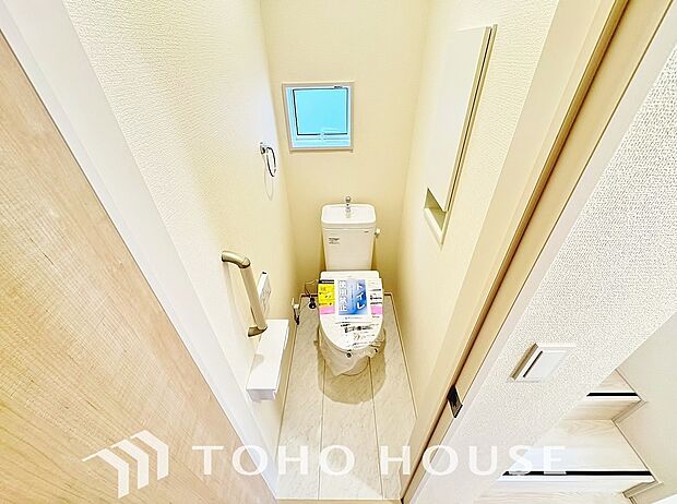 十分な広さと清潔感のあるカラーで纏まったおトイレ。時間に余裕とゆとりを持たせます。