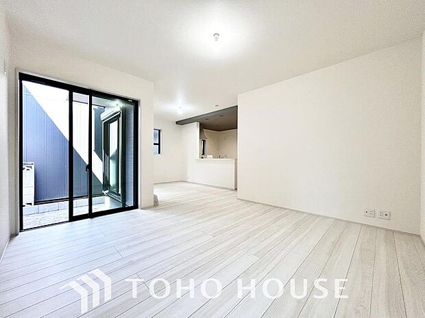 作り手の「気持ちの良いリビングでお過ごししていただきたい」という思いを感じさせます。