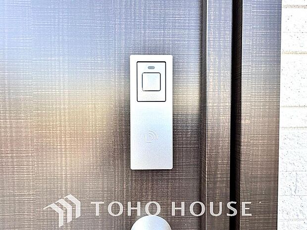 防犯対策への意識が高まっている最近では、補助錠として鍵穴のない電子錠を選ぶ方も増えています。