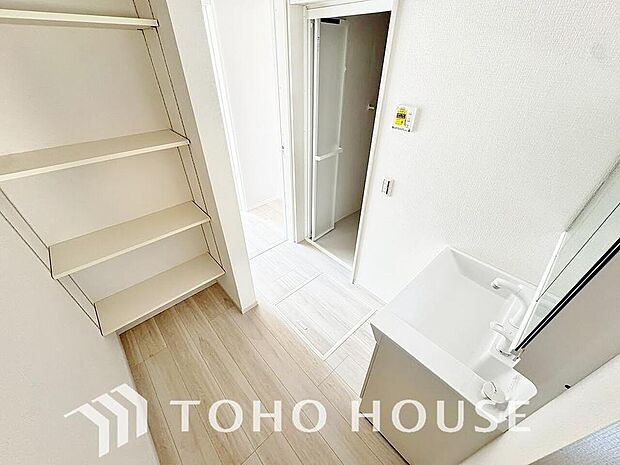 お家の中でも特にプライベートスペースとなる洗面所は、洗濯場所と浴室を同じ空間でまとめております。