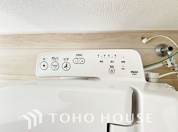 トイレには快適な温水洗浄便座付