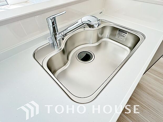 浄水器ボタンひとつで浄水と原水に切り替えられる浄水器一体型水洗を使用。