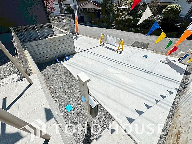 マンションとは違う敷地内駐車。ご主人様のお車のお手入れにも気合が入りますね。