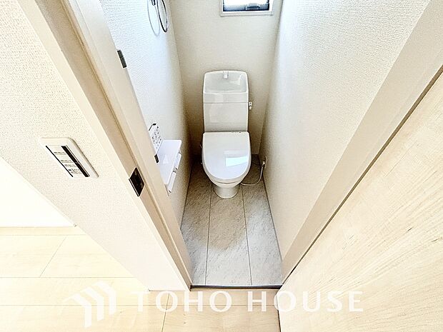 清潔な空間であって頂けますように、目に留まるだけではなく、汚れをふき取り易いフロアと壁紙をチョイス。