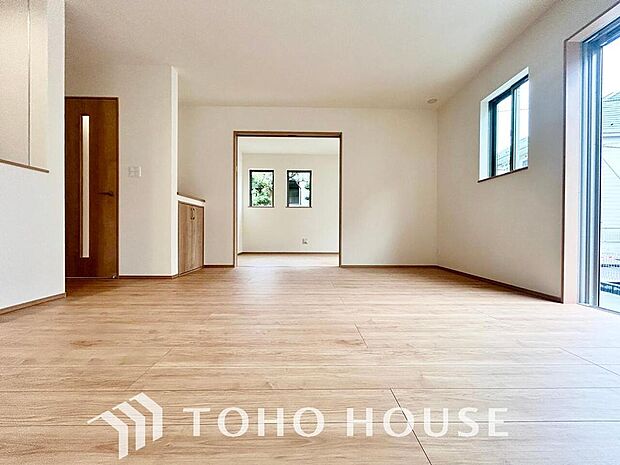 作り手の「気持ちの良いリビングでお過ごししていただきたい」という思いを感じさせます。