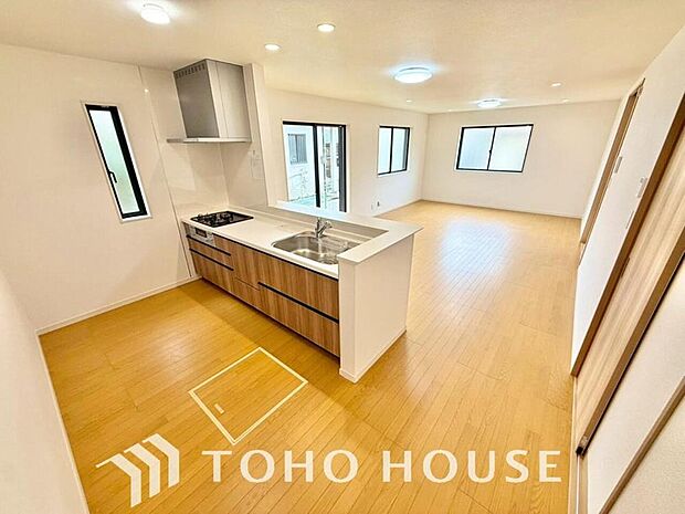 造りこんだ空間演出の妙が生み出す光と質のハーモニーはこの住宅のクオリティの良さを実感させてくれます。