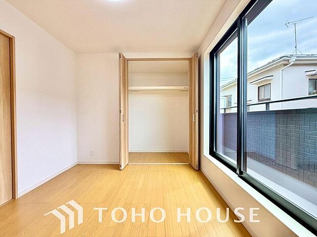 一日の疲れを癒やしてくれる主寝室。時を忘れて過ごす場所として過ごせるお部屋。