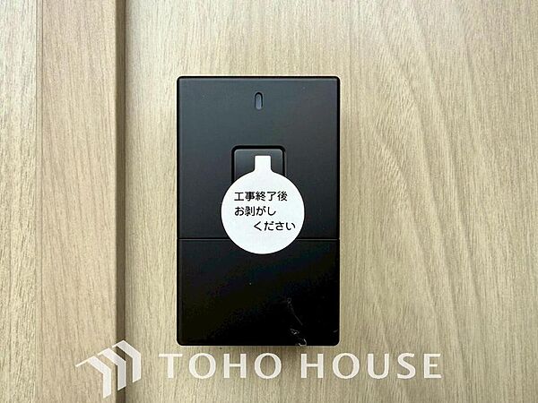 ICチップを用いたカードやボタンなどで玄関扉の鍵の施錠・解錠が出来る設備。