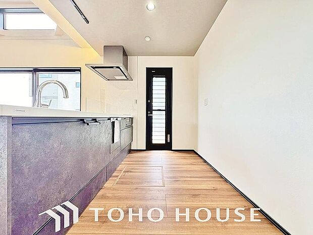 お料理の上手な方が、独壇場でお料理の腕を披露するスタイルに向いているキッチンです。