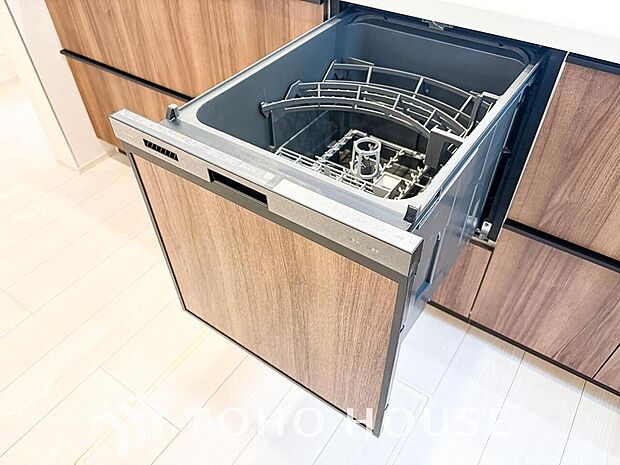 高温水や高圧水流を使う事で効率よく食器洗浄できます。殺菌効果も高いので哺乳瓶等を洗う際にも便利です。