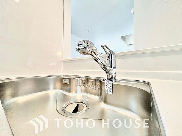 ワンタッチで浄水と原水を切り替えできる浄水器一体型水栓は水道水に含まれる有害物質を除去してくれます。