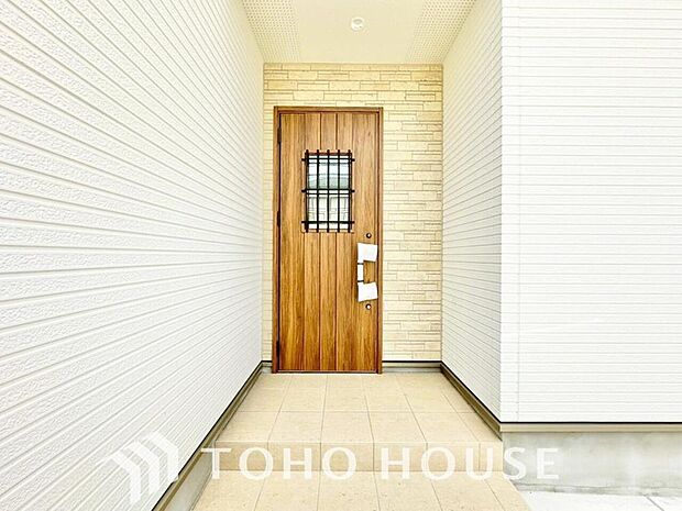 ゲストを招き、家族を迎える玄関は、ディスプレイや照明にこだわってみてはいかがでしょうか。