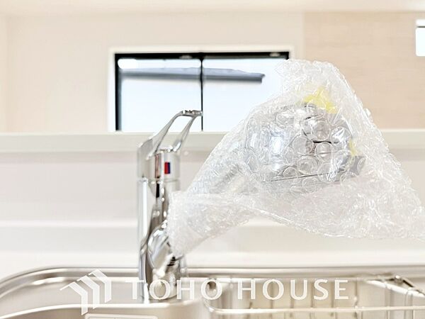 浄水器ボタンひとつで浄水と原水に切り替えられる浄水器一体型水洗を使用。