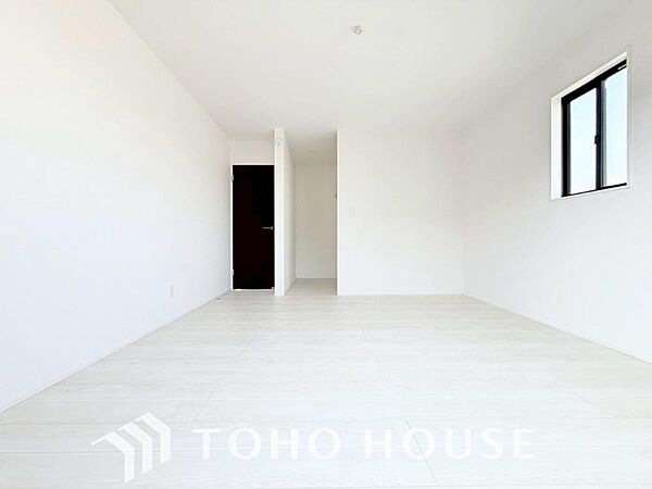 一日の疲れを癒やしてくれる主寝室。時を忘れて過ごす場所として過ごせるお部屋。