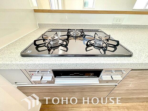 毎日料理をする、料理が好き、家族が多くて量を作る必要がある、等の方々にとっては必須の3口コンロ。