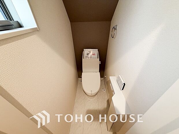 十分な広さと清潔感のあるカラーで纏まったおトイレ。時間に余裕とゆとりを持たせます。
