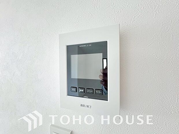 「見える安心」を実現するために、誰が訪れてもすぐにわかるようモニター付きインターホンを設置しました。
