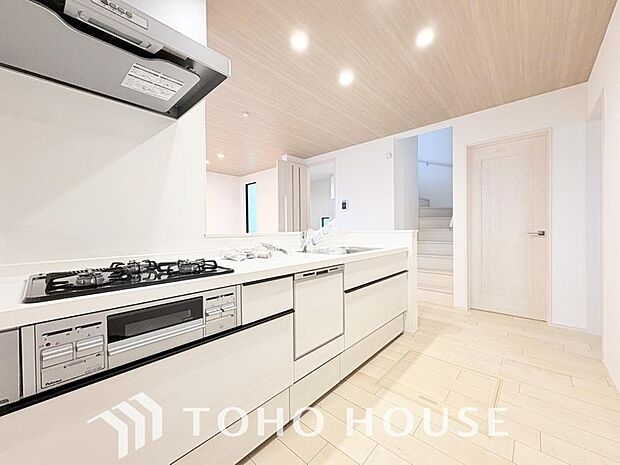 広々キッチンを採用。みんなで作った料理を召し上がりながらの会話は、どのような物になるのでしょうか。