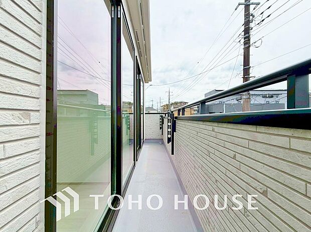 夜空の煌めきや、室内への通風や採光へ一役。ガーデニング等も充分に楽しめる広さを確保しております。