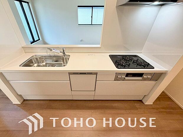 美しく使いやすいキッチン空間。優しい温もりを醸し出すキッチンは料理の為の配慮を随所に注ぎました。