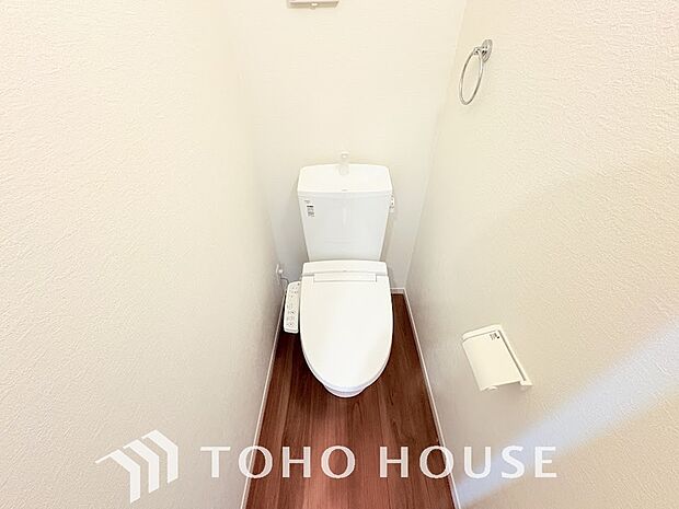 快適な温水洗浄便座付。手洗い一体型のトイレはスペースの節約ができ、ゆったりとした空間が確保できます。